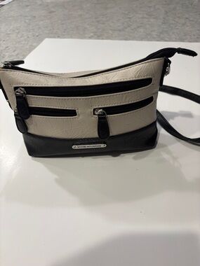 Stone Mountain Accessories Black and Cream Two-Tone Crossbody Bag